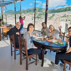 https://hostal-la-quito.hotelsquito.com